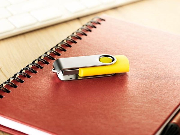 Obrázky: Twister Techmate žluto-stříbrný USB disk 8GB, Obrázek 4
