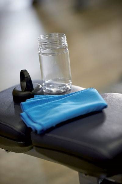Obrázky: Modrý chladící fitness ručník v těsnící láhvi, Obrázek 5