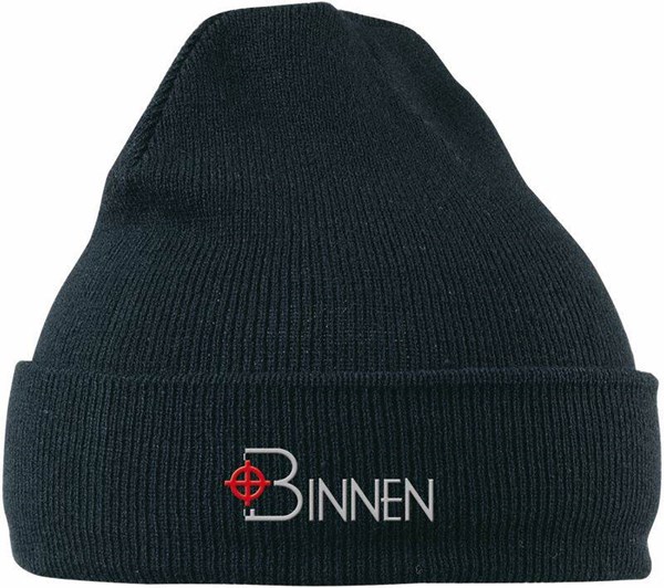 Obrázky: Černá čepice z akrylového úpletu