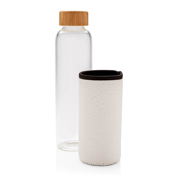 Obrázky: Skleněná láhev ve vzorovaném PU obalu, 550ml, bílá, Obrázek 3