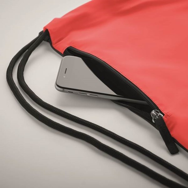 Obrázky: Červený lesklý stahovací batoh s boční kapsou, Obrázek 4