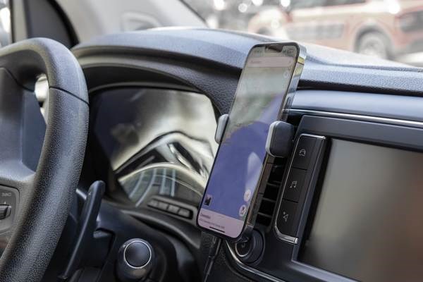 Obrázky: Černý držák na telefon do auta 360° z rec. plastu, Obrázek 8