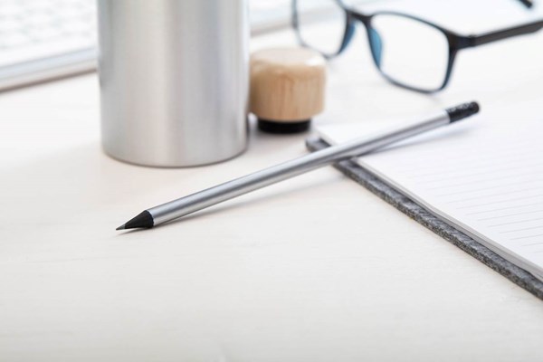 Obrázky: Černě probarvená ořezaná tužka s gumou, stříbrná, Obrázek 6