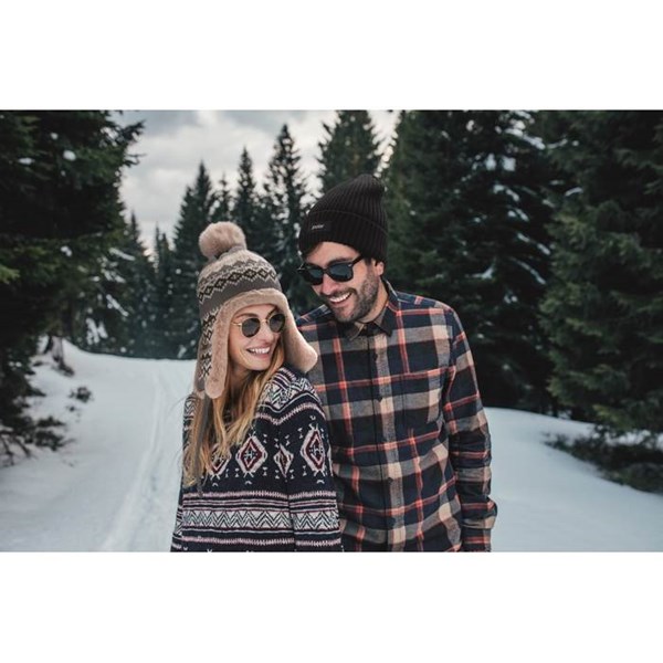 Obrázky: Pletená čepice s klapkami na uši a bambulí, tmavá, Obrázek 10