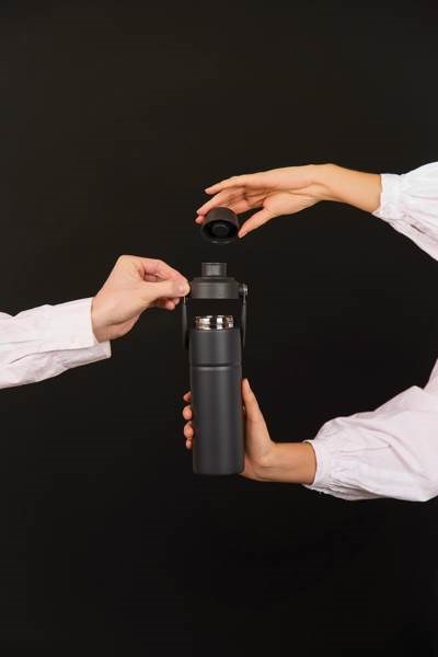 Obrázky: Termoska s držadlem 600 ml z recykl. oceli, černá, Obrázek 8