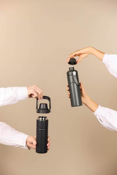 Obrázky: Termoska s držadlem 600 ml z recykl. oceli, černá, Obrázek 9