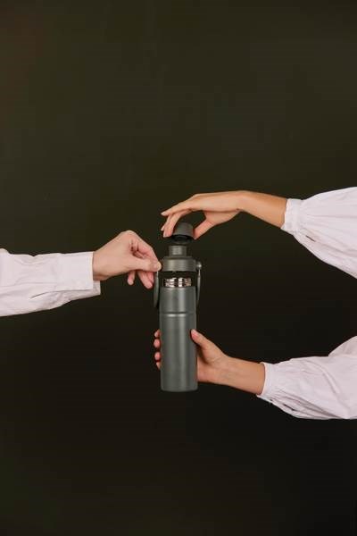 Obrázky: Termoska s držadlem 600 ml z recykl. oceli, zelená, Obrázek 9