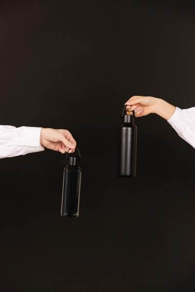 Obrázky: Transparentní černá láhev na vodu z RPET 550 ml, Obrázek 7