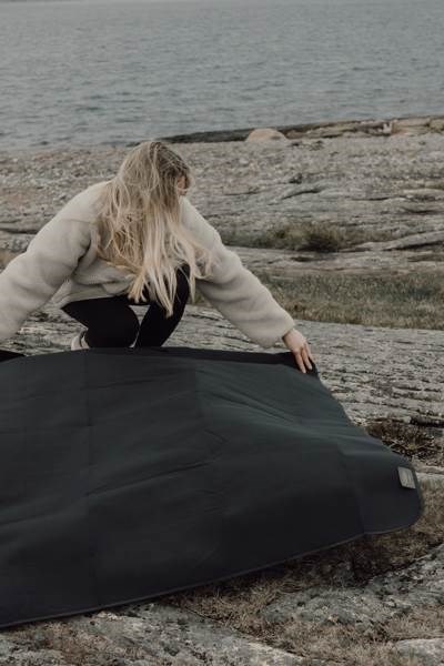 Obrázky: Černá pikniková deka s dlouhým popruhem, Obrázek 4