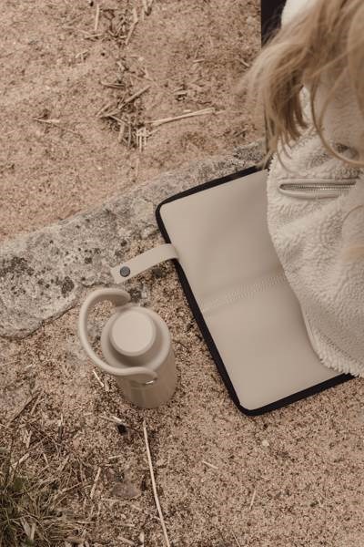 Obrázky: Skládací podsedák VINGA z RCS, béžová, Obrázek 4