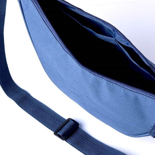 Obrázky: Crossbody RPET ledvinka, modrá, Obrázek 5