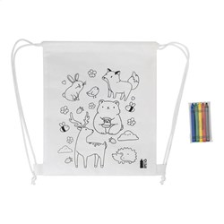 Obrázky: Dětský batůžek jako omalovánky s pěti voskovkami