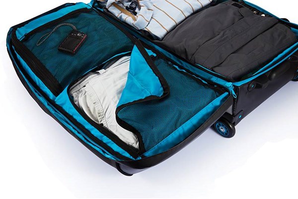 Obrázky: Černá cestovní taška s modrými doplňky, Obrázek 6