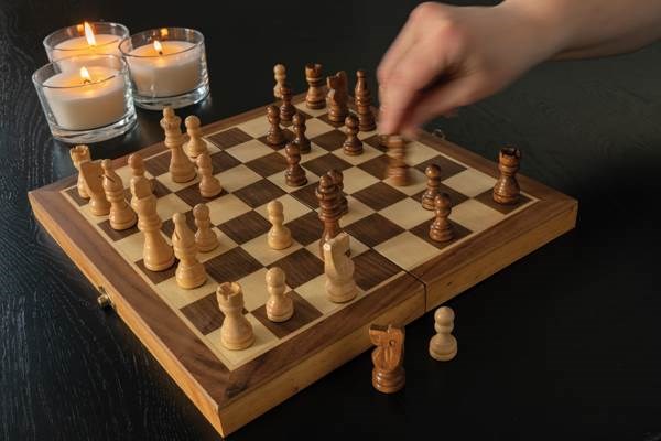 Obrázky: Prémiové FSC® dřevěné šachy ve skládací šachovnici, Obrázek 9